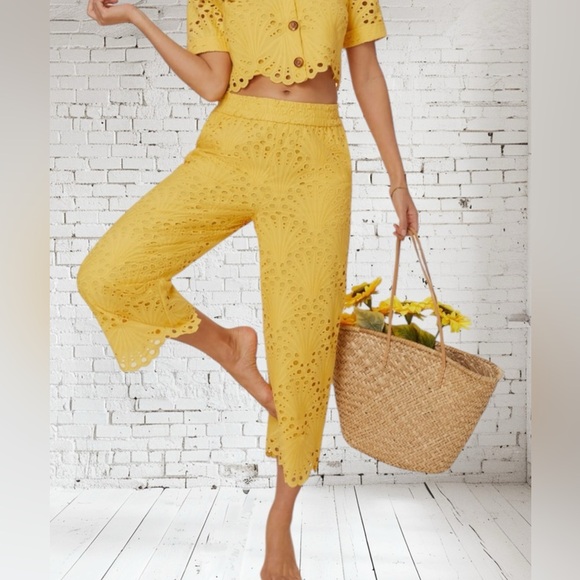 Andie Suasi Eyelet Capri Pants |Small | NWT | Pineapple Yellow + Scalloped Hem - Picture 1 of 1